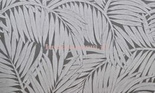 Tapeta z dużymi srebrzystmi liśćmi palmy  z wyczuwalną strukturą na szarym tle